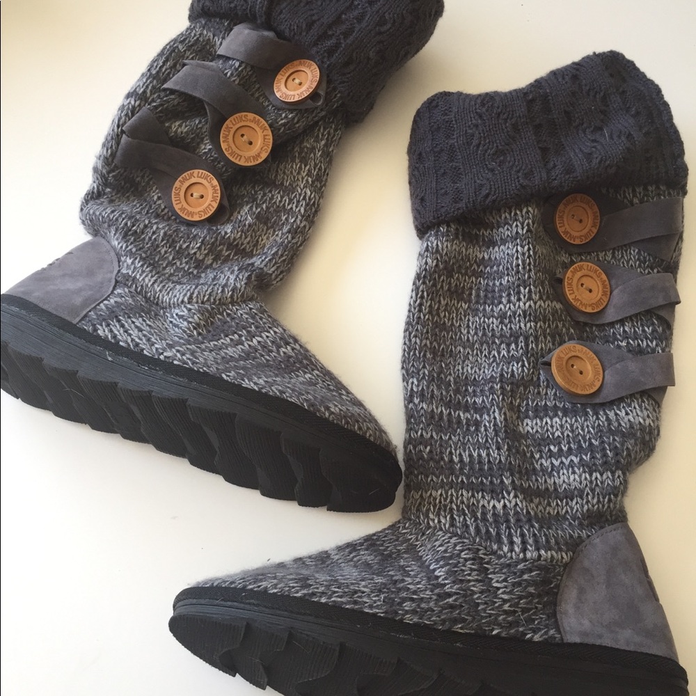 Muk luks Size 7